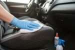 Nettoyer un siège de voiture : recette de grand-mère efficace
