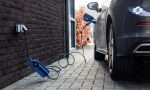 Recharge d’une voiture électrique sur prise domestique : ce qu’il faut savoir