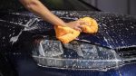 Comment bien laver sa voiture sans abîmer la peinture : notre guide complet